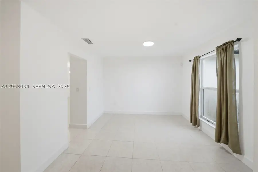 20 NE 210th St, Miami Gardens, FL 33179 - #3