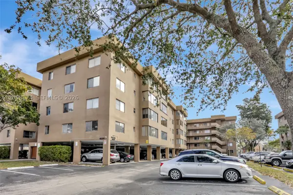 8030 Hampton Blvd #211, North Lauderdale, FL 33068