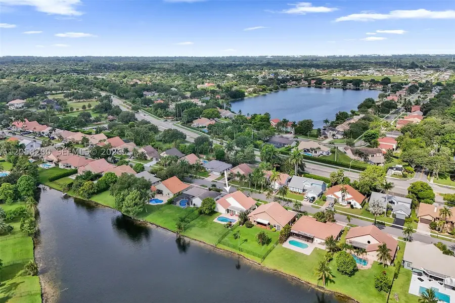 1720 W Oak Knoll Cir, Davie, FL 33324 - #2