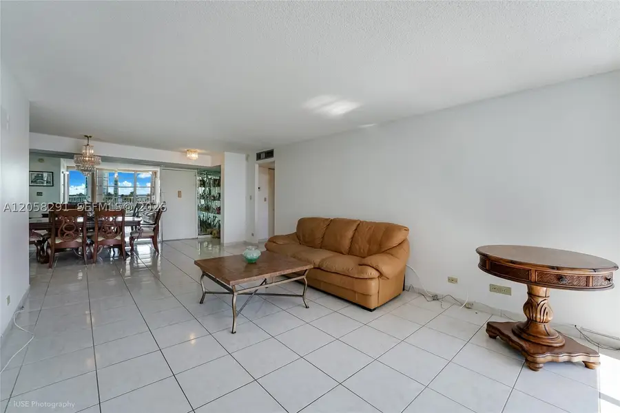 231 174th St #617, Sunny Isles Beach, FL 33160 - #3