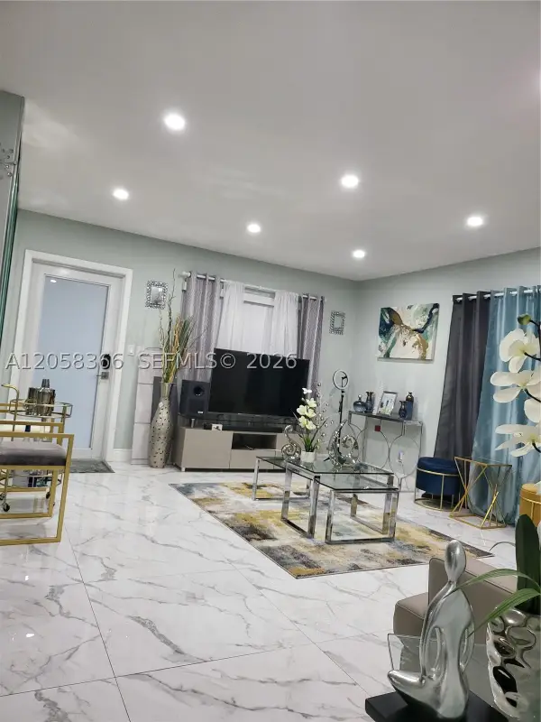 1747 Rodman St #110, Hollywood, FL 33020
