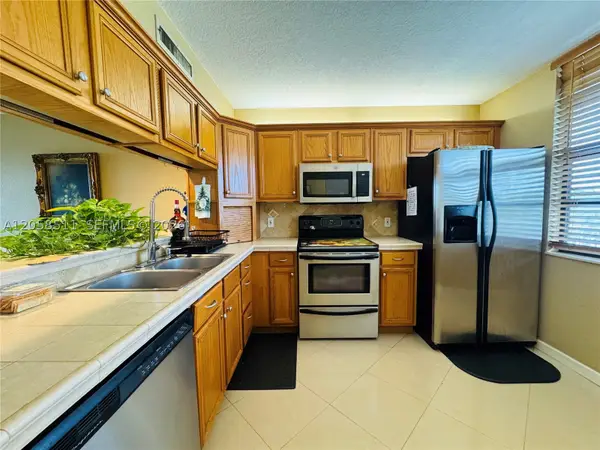 1705 Whitehall Dr #401, Davie, FL 33324