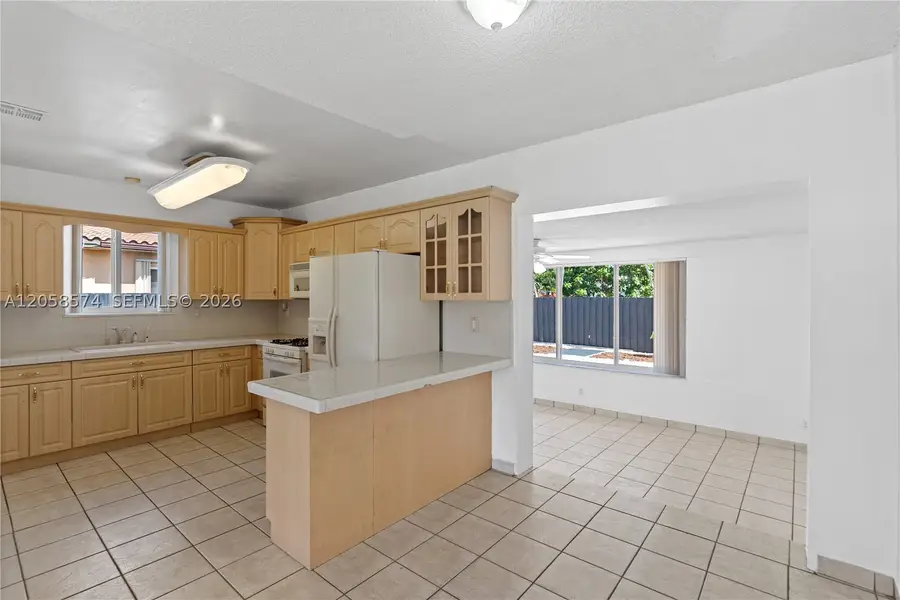 661 W 50th Pl, Hialeah, FL 33012 - #3