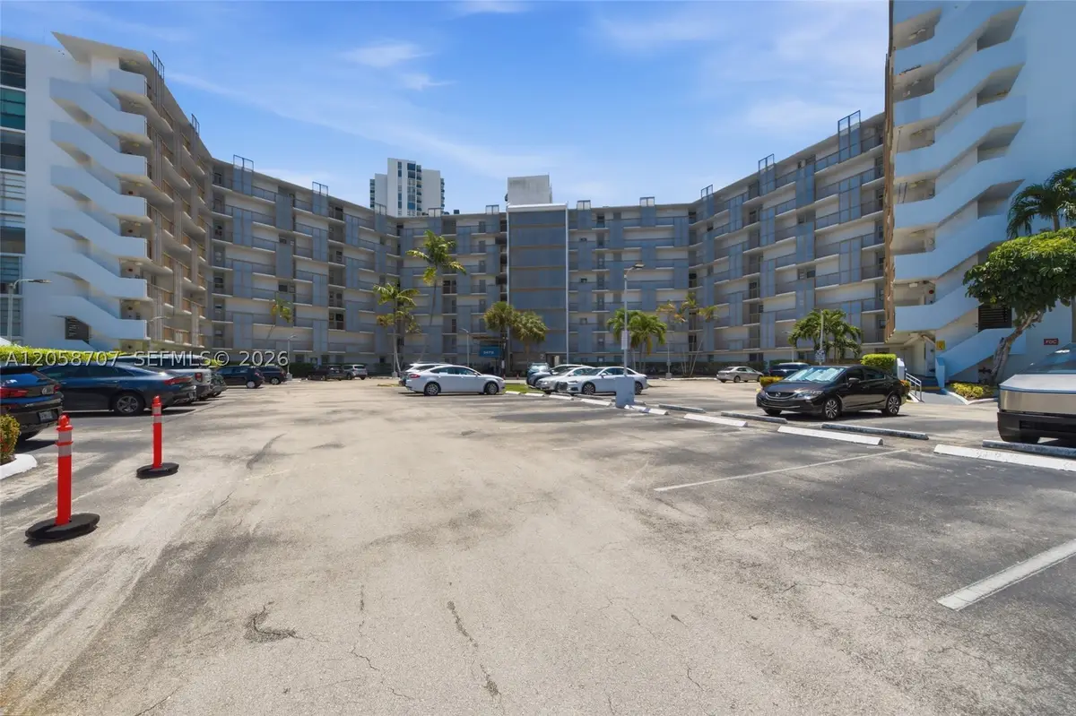 3401 N Country Club Dr #804, Aventura, FL 33180 - #1