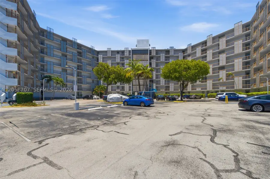 3401 N Country Club Dr #804, Aventura, FL 33180 - #2