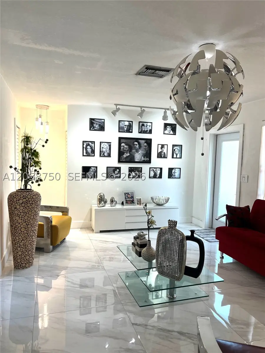 8025 NW 170th St, Hialeah, FL 33015 - #2