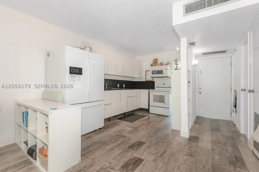 3401 N Country Club Dr #117, Aventura, FL 33180 - #2