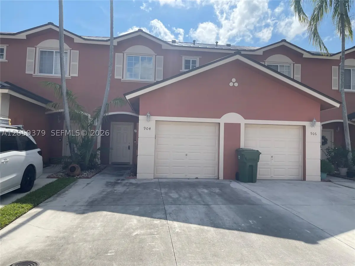 904 NW 100th Ave, Pembroke Pines, FL 33024 - #1