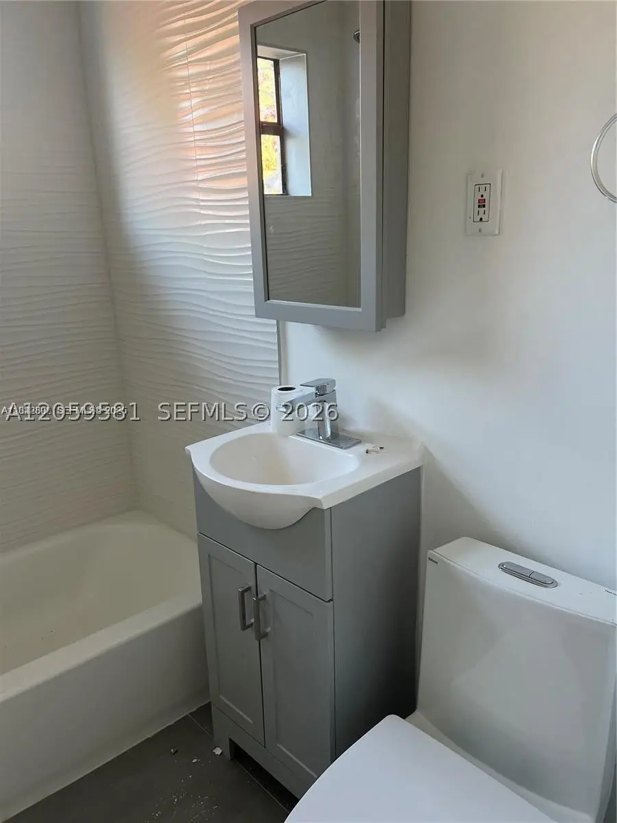 2126 Arthur St, Hollywood, FL 33020 - #3