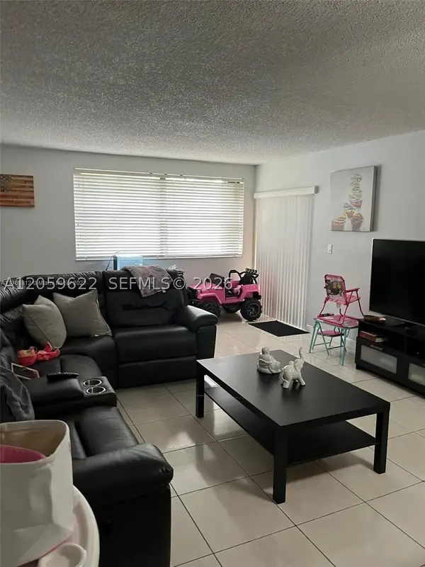 10135 NW 9th St Cir #5-208, Miami, FL 33172