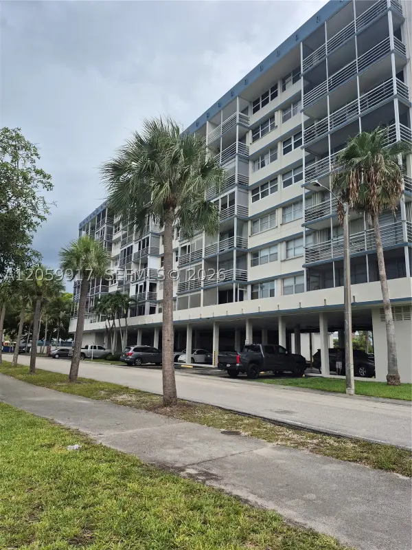 Address Withheld By Seller, North Miami Beach, FL 33162