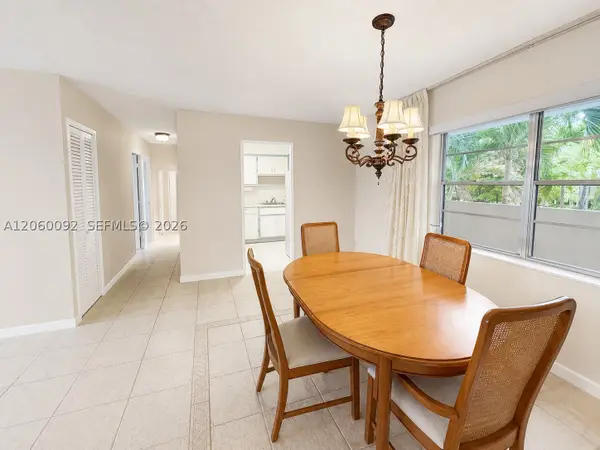 220 Kings Point Dr #211, Sunny Isles Beach, FL 33160
