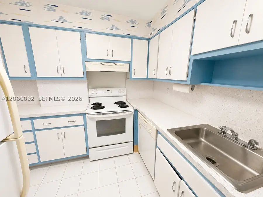 220 Kings Point Dr #211, Sunny Isles Beach, FL 33160 - #2