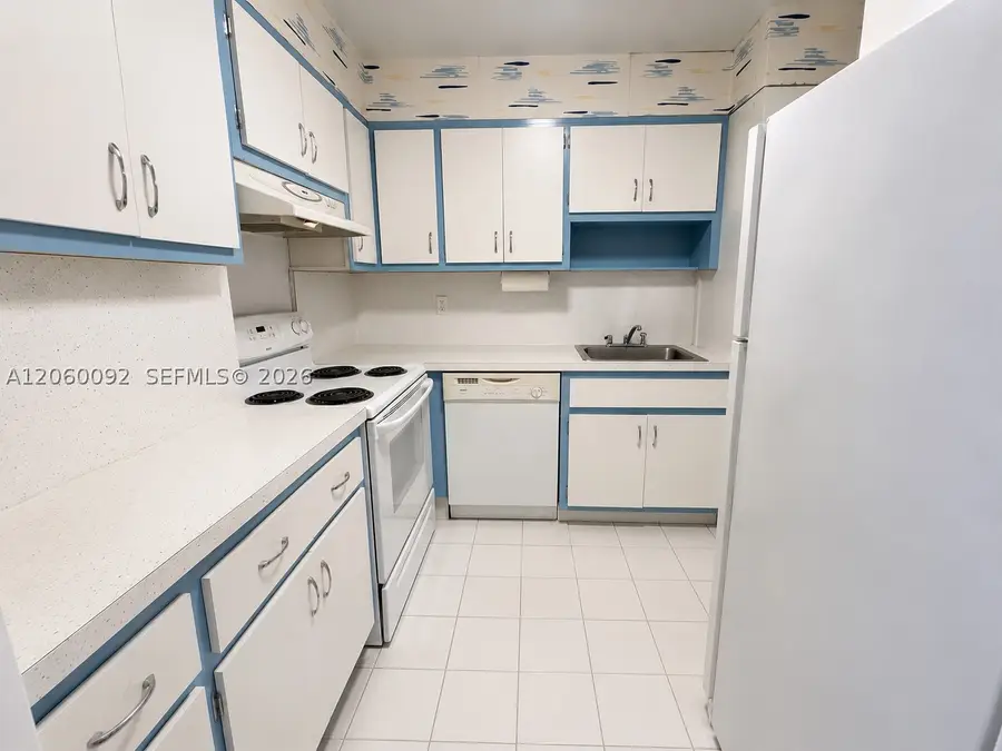 220 Kings Point Dr #211, Sunny Isles Beach, FL 33160 - #3