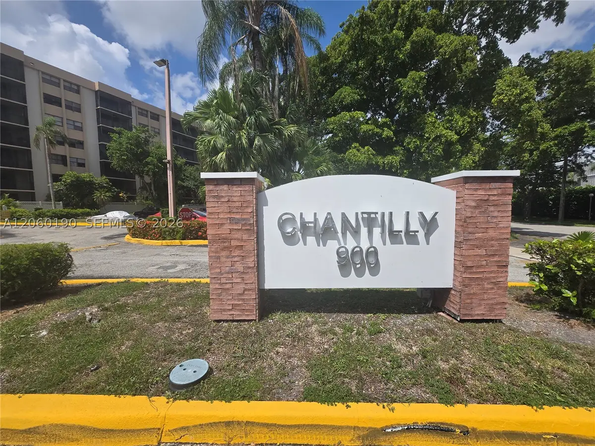 900 NE 195th St #109, Miami, FL 33179 - #1