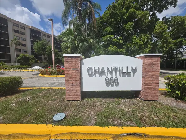 900 NE 195th St #109, Miami, FL 33179