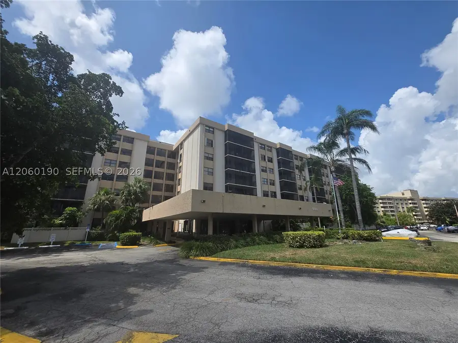 900 NE 195th St #109, Miami, FL 33179 - #2