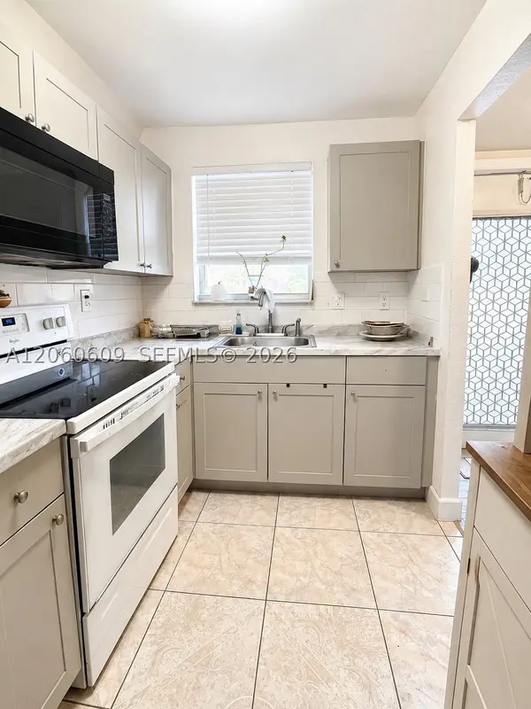 8345 Sunrise Lakes Blvd #203, Sunrise, FL 33322