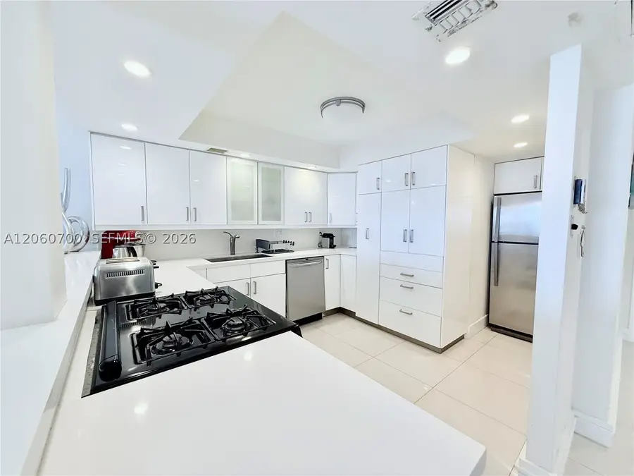 3140 S Ocean Dr #310, Hallandale Beach, FL 33009 - #3