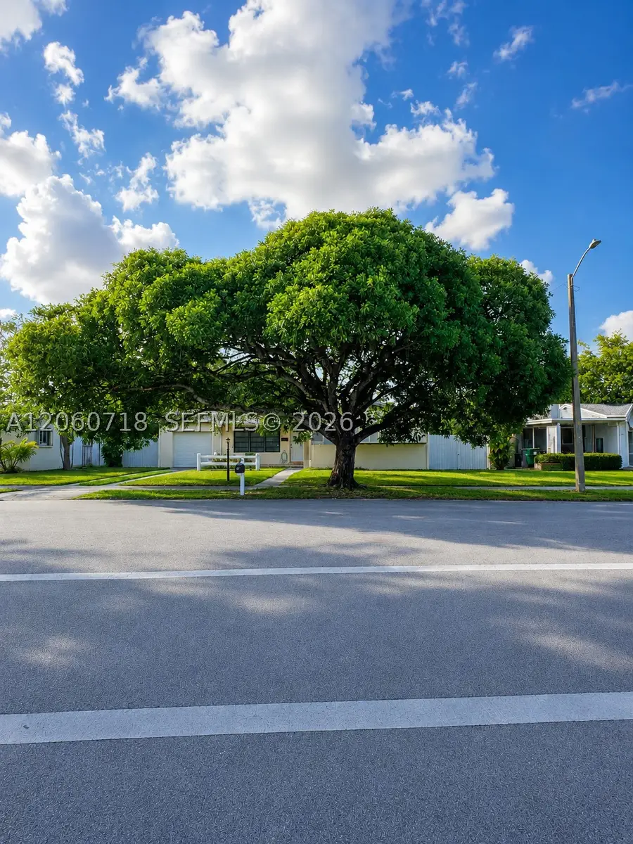 9395 Nassau Dr, Cutler Bay, FL 33189 - #2