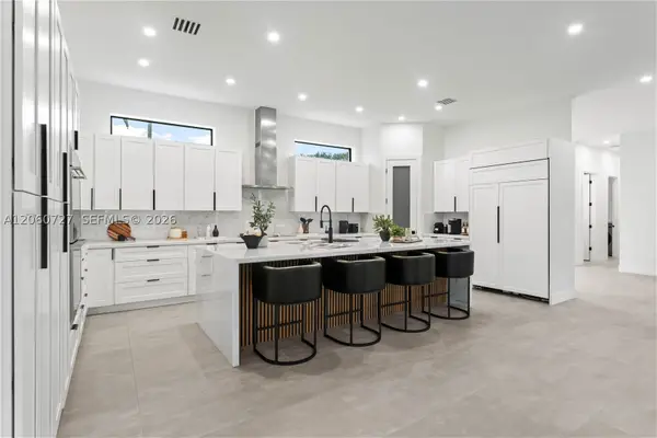 360 Holly Ln, Plantation, FL 33317