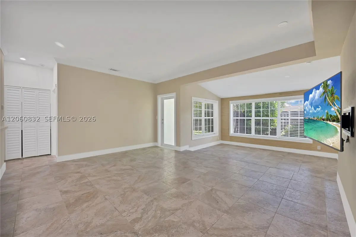 818 NE 3rd St, Hallandale Beach, FL 33009 - #1