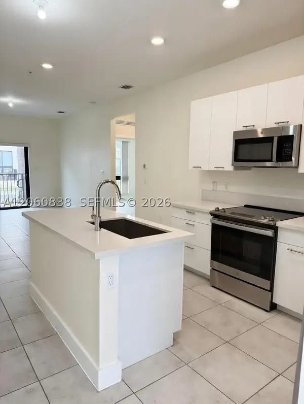 8301 NW 41st St #B-107, Doral, FL 33166