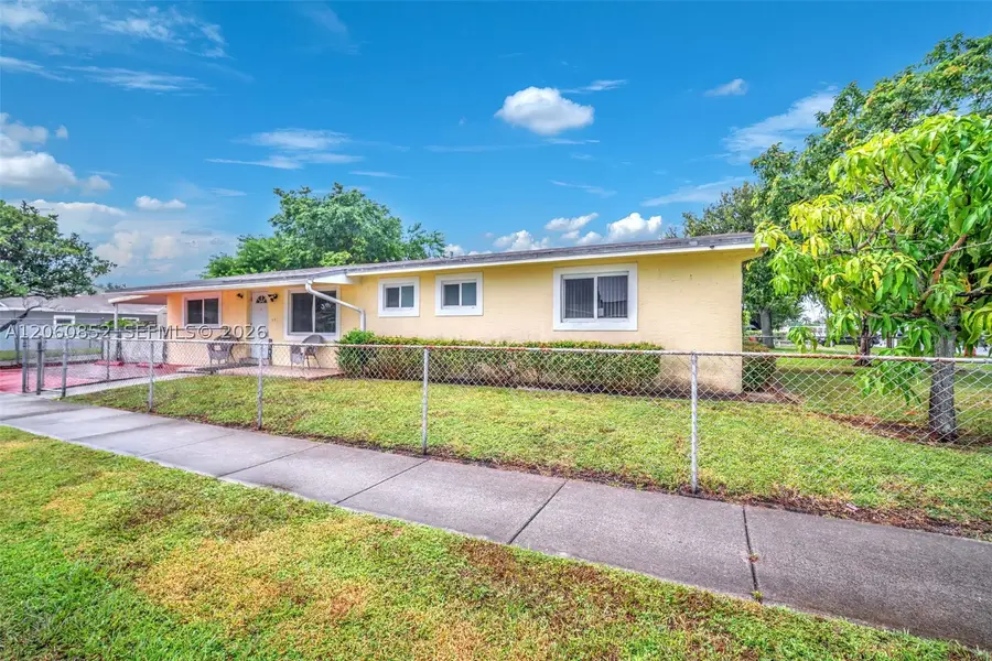 2301 SW 48th Ave, West Park, FL 33023 - #2