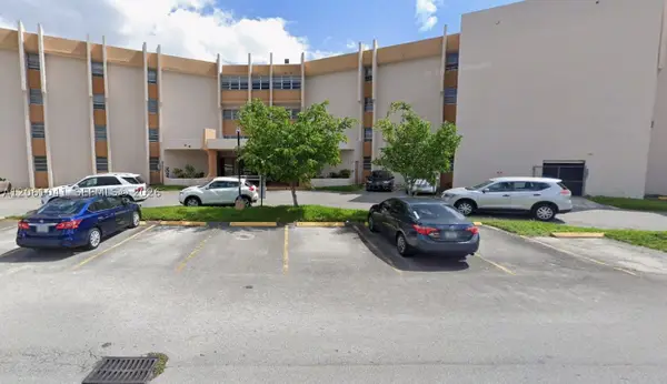 9678 Fontainebleau Blvd #311, Miami, FL 33172