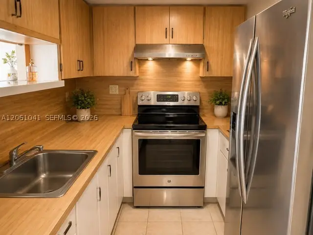9678 Fontainebleau Blvd #311, Miami, FL 33172 - #3