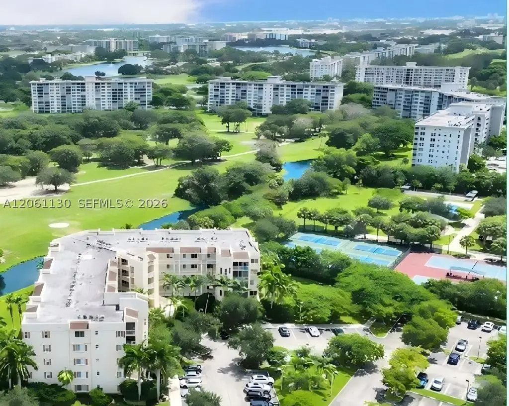 3500 Oaks Clubhouse Dr #207, Pompano Beach, FL 33069 - #1