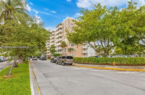 1455 N Treasure Dr #PH-H, North Bay Village, FL 33141