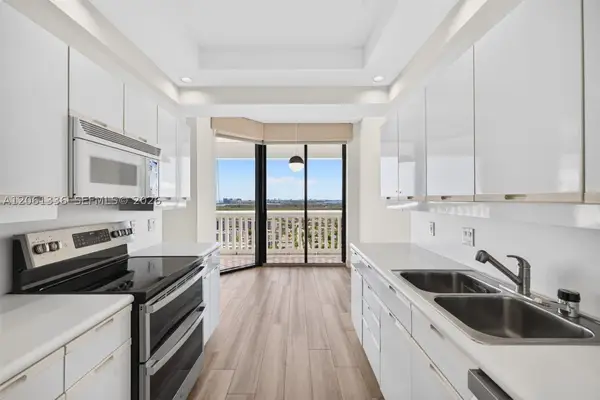 2000 Island Blvd #3008, Aventura, FL 33160