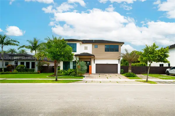 8995 NW 161st Ter, Miami Lakes, FL 33018