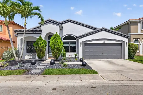 1603 E Harmony Lake Cir, Davie, FL 33324