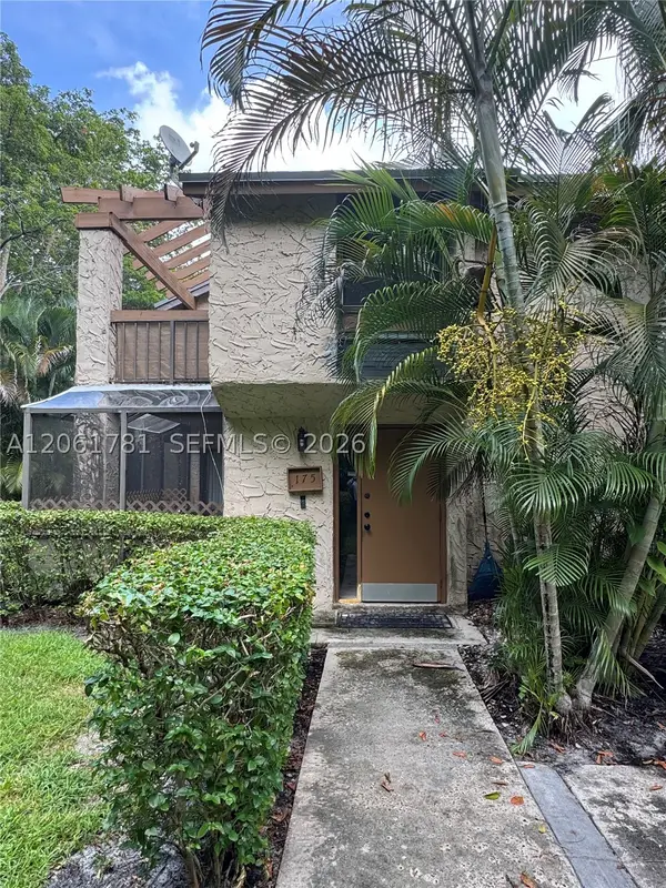 175 Wimbledon Lake Dr, Plantation, FL 33324