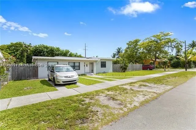 2407 Dewey St, Hollywood, FL 33020 - #2