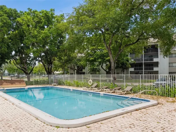 731 N Pine Island Rd #102, Plantation, FL 33324