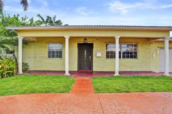 5306 Roosevelt St, Hollywood, FL 33021