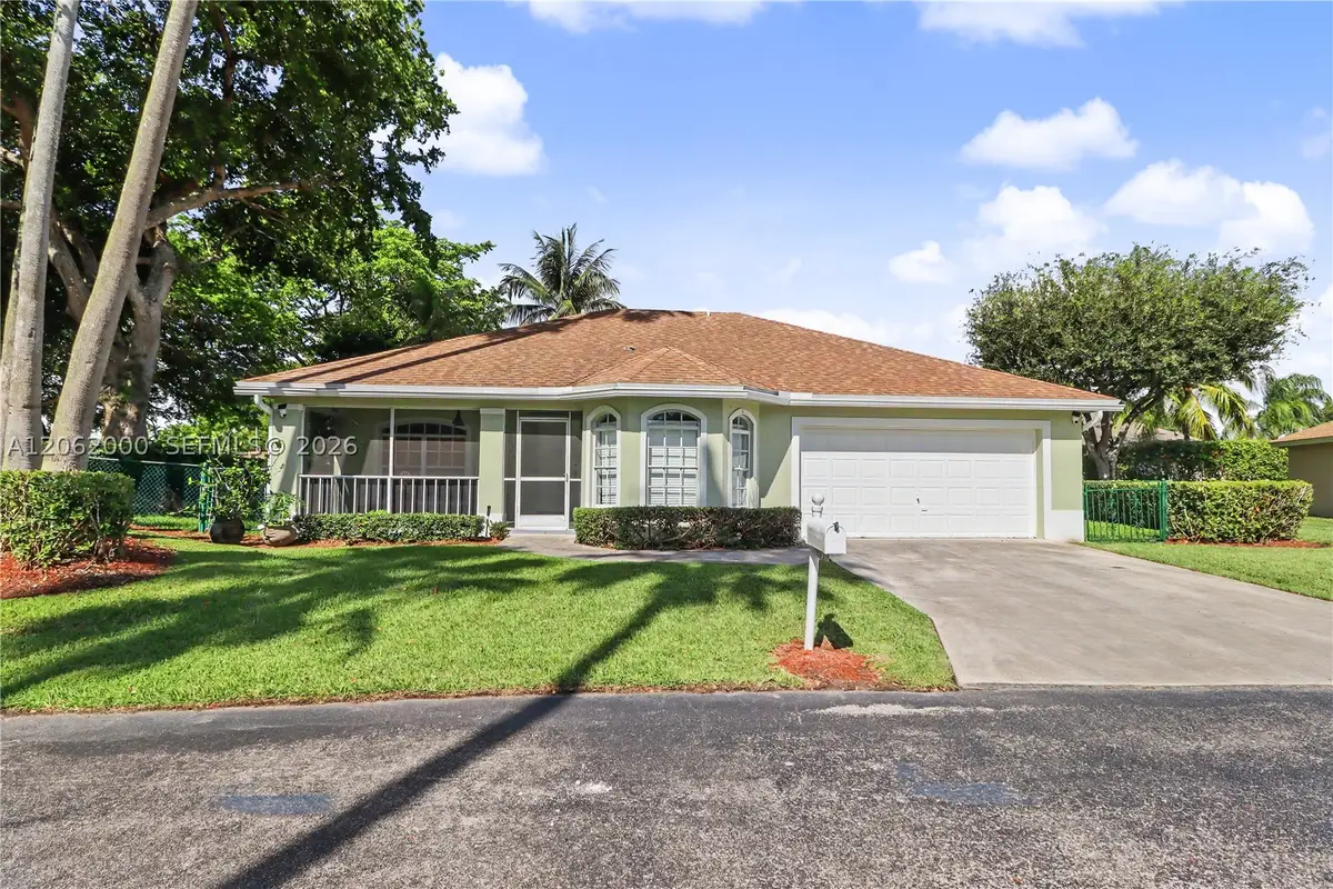 572 SE 18th Dr, Homestead, FL 33033 - #1