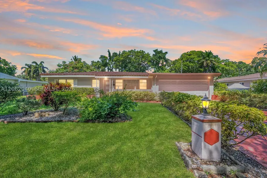 861 Holly Ln, Plantation, FL 33317 - #2