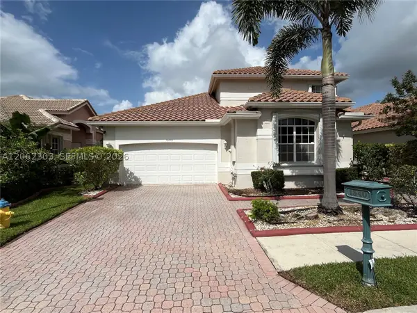 1540 W Lacosta Dr W, Pembroke Pines, FL 33027