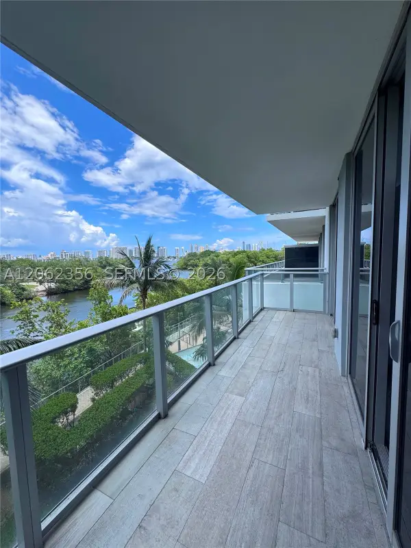 16385 Biscayne Blvd #305, North Miami Beach, FL 33160