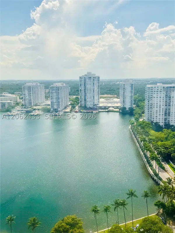 18181 NE 31st Ct #PH03, Aventura, FL 33160