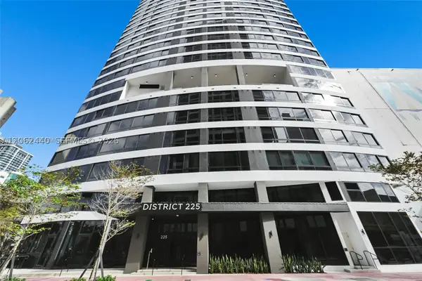 225 N Miami Ave #1801, Miami, FL 33128