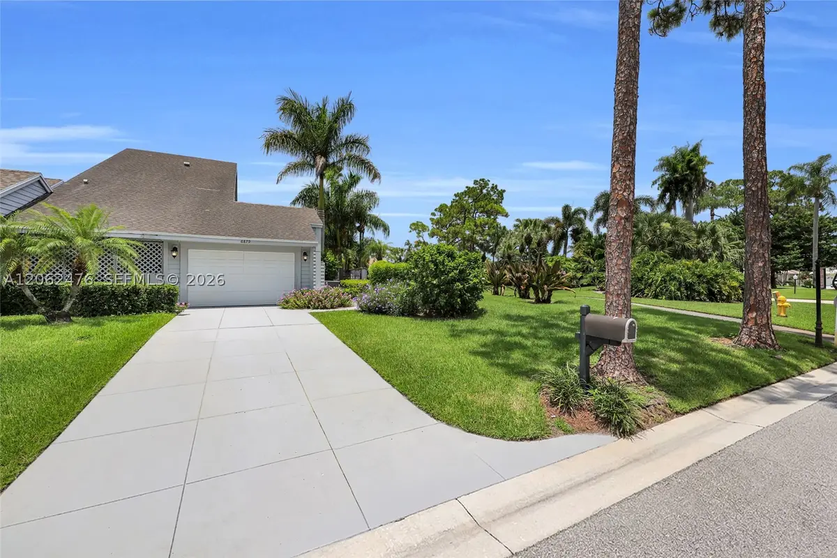 6879 Palm Grove Ct, Palm Beach Gardens, FL 33418 - #1