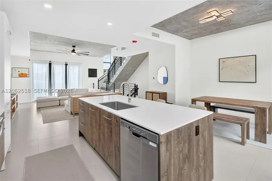 916 NE 4th St, Fort Lauderdale, FL 33301 - #2