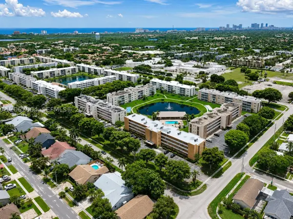 206 SE 10th St #203, Dania Beach, FL 33004