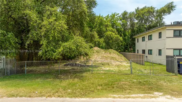 28 NW 76th St, Miami, FL 33150