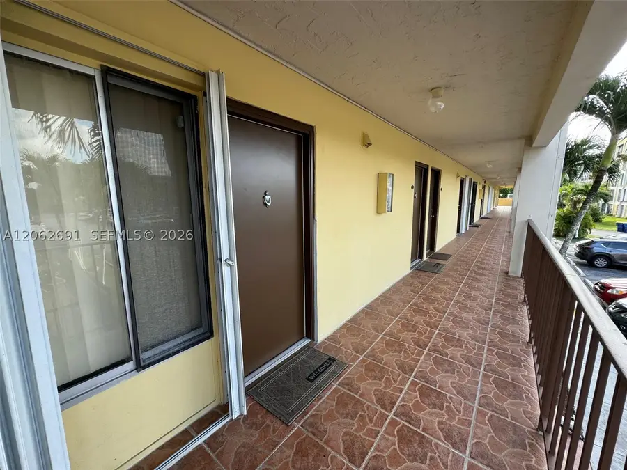 9240 Fontainebleau Blvd #204, Miami, FL 33172 - #3